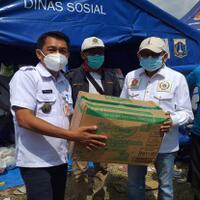 wakil-ketua-dprd-dki-beri-bantuan-untuk-korban-kebakaran-di-kapuk-muara