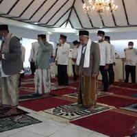 berjalan-hikmat-dan-patuh-prokes-wapres-salat-ied-di-rumah-dinas