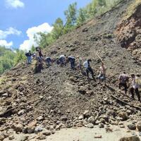 dihantam-longsor-jalur-nasional-penghubung-gayo-lues-aceh-timur-putus-total