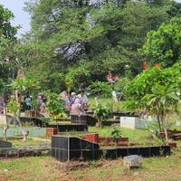 depok-beda-dari-jakarta-peziarah-membeludak-warga-nggak-takut-corona-apa