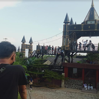 dilengkapi-villa-wisata-kastil-herry-potter-di-kuningan-jadi-daya-tarik-pelancong