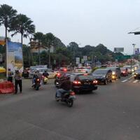 one-way-hampir-5-jam-jalur-puncak-kembali-dua-arah