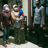 sempat-viral-bocah-ninjago-depok-dijemput-orangtuanya-di-kantor-polisi