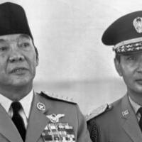 soekarno-vs-soeharto-siapa-yang-terbaik
