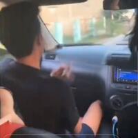 akibat-mengemudi-mobil-sembari-bermain-tik-tok-para-pemuda-tercebur-di-pantai-sedari