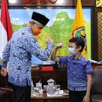 hari-buku-nasional-ganjar-terima-tamu-penulis-cilik-faith-abe-tanaya