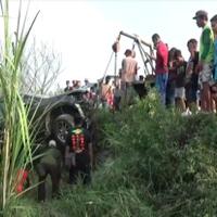 mobil-pemudik-asal-madura-terjun-ke-sawah-usai-berlebaran-di-jombang
