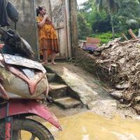 derita-korban-banjir-bandang-di-bogor-10-menit-air-langsung-setinggi-1-meter-lebih