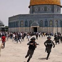usai-gencatan-senjata-israel-dan-warga-palestina-bentrok-di-masjid-al-aqsa