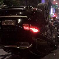 mobil-mewah-terbalik-di-antasari-netizen-abis-minum-intisari