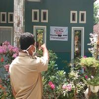 belum-balik-dari-kampung-puluhan-rumah-warga-di-setiabudi-ditempeli-stiker-khusus