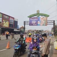 pemeriksaan-pemudik-di-posko-sasak-jarang-bekasi-timur-nihil-temuan-positif-covid-19