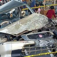 honda-city-diseruduk-kereta-api-hingga-hancur-pasutri-hanya-luka-ringan