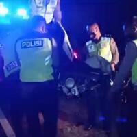 kecelakaan-maut-di-jalur-madiun-surabaya-pemotor-tewas-hantam-truk-boks