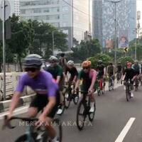 uji-coba-jalur-road-bike-di-jlnt-casablanca-warganet-kok-boleh