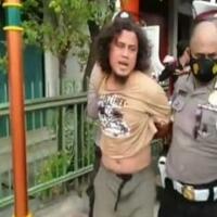 terciduk-tak-pakai-masker-pemotor-ini-pukul-petugas-operasi-yustisi