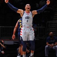 russel-westbrook-ngamuk-usai-dilempar-popcorn-sama-penonton-di-nba-playoff