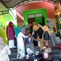 lupa-gak-sarapan-guru-sd-di-baubau-lemas-dan-sesak-nafas-usai-divaksin