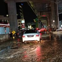 diguyur-hujan-lebat-sejumlah-ruas-jalan-di-jakarta-utara-tergenang