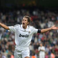 zidane-pergi-raul-gonzales-disebut-masuk-radar-pelatih-baru-madrid