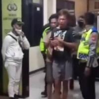 warga-geram-polisi-kewalahan-evakuasi-sopir-angkot-ugal-ugalan