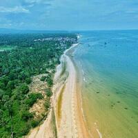 pantai-slopeng-lautan-dengan-hamparan-pasir-yang-luas