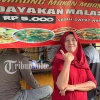 viral-warung-suyamti-di-solo-pakai-spanduk-nyeleneh-pembeli-berdatangan