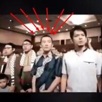 viral-video-ustadz-felix-siauw-mingkem-tak-nyanyi-indonesia-raya-lihat-bibirnya