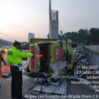ini-pemicu-truk-bermuatan-beras-terguling-di-tol-jatibening-pondok-gede