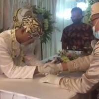 tidak-hanya-saham-baso-goreng-pun-ikut-jadi-mahar-anti-mainstream-pernikahan-unik