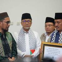 zulhas-dukung-ustaz-adi-hidayat-jangan-benturkan-pemerintah-dengan-islam