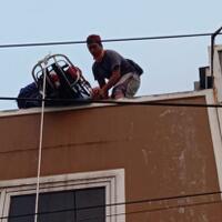 diduga-tersengat-listrik-kuli-bangunan-tewas-di-atas-ruko