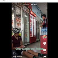 ngadem-di-minimarket-gerombolan-pesepeda-ini-dinilai-tak-punya-adab