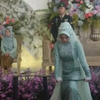 pesan-tersirat-dari-pengantin-wanita-yang-mematahkan-besi-di-resepsi-pernikahannya