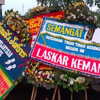 kpk-dibanjiri-karangan-bunga-usai-lantik-1271-pegawai-jadi-asn