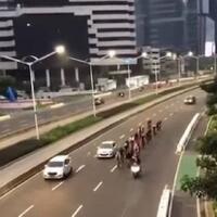 video-rombongan-road-bike-di-luar-jalur-sepeda-warganet-manusia-manusia-arogan