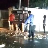 melaju-dengan-kecepatan-tinggi-aerox-seruduk-gerobak-bakso-malang