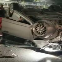 habis-malam-mingguan-mobil-terbalik-di-semanggi-netizen-kapal-oleng-kapten
