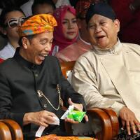 prabowo-dan-jokowi-pinjam-dana-fantastis-buat-beli-alutsista-patut-diacungi-jempol
