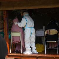 santri-dan-pengurus-ponpes-bina-madani-bogor-jalani-tes-swab-pcr-massal