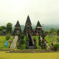 pura-parahyangan-dan-keindahan-alam-raya-bogor