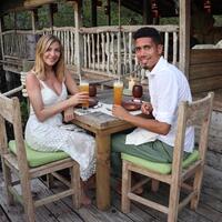 chris-smalling-dan-istri-ngaku-lihat-ufo-yakin-bukan-halusinasi