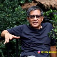 akui-gelar-profesor-megawati-kental-politis-rocky-gerung-ucapkan-selamat