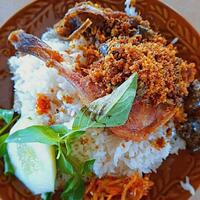 nasi-bebek-sinjay-kuliner-yang-wajib-dicoba-saat-berkunjung-ke-madura