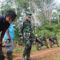 dandim-sarko-tinjau-sasaran-fisik-tmmd-di-bukit-beringin