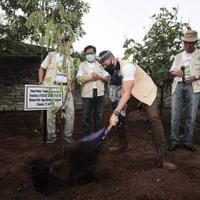 ahy-resmikan-kantor-pusat-pengendali-nasional-kampung-patani