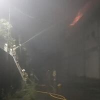 pabrik-percetakan-di-kawasan-industri-pulogadung-diamuk-si-jago-merah