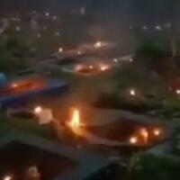 tradisi-unik-masyarakat-maluku-menyalakan-damar-di-kuburan-pada-malam-27-ramadhan