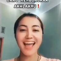 wanita-ini-ungkap-5-cara-bongkar-akhlak-manusia-dengan-uang-simak-videonya
