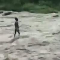 viral-video-pemancing-terjebak-arus-deras-di-tengah-sungai-serayu-ini-kronologisnya